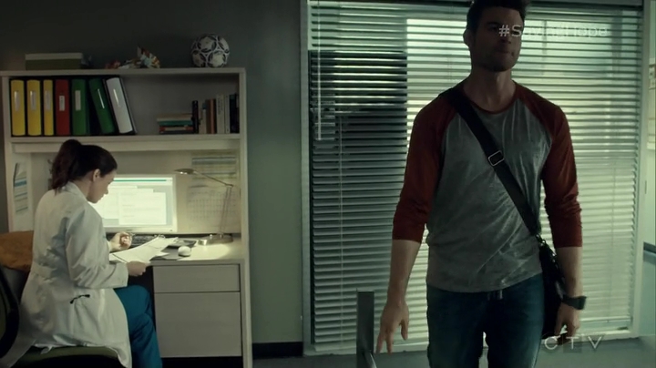 VampireDiariesWorld_dot_nl-SavingHope3x09-024.jpg