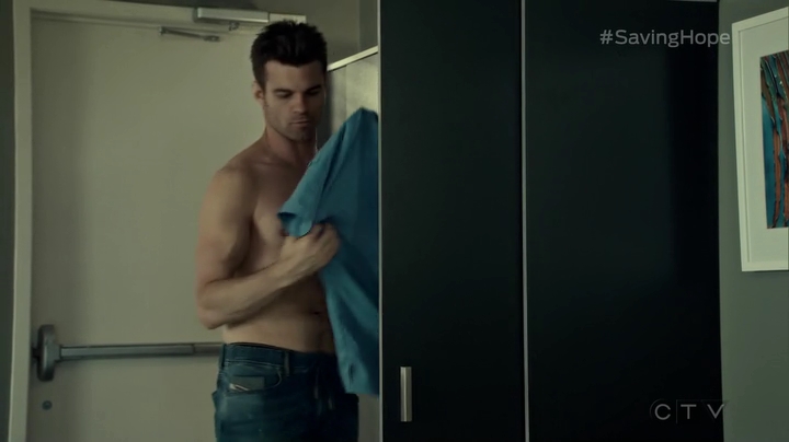 VampireDiariesWorld_dot_nl-SavingHope3x09-038.jpg