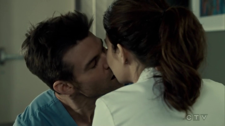 VampireDiariesWorld_dot_nl-SavingHope3x09-083.jpg