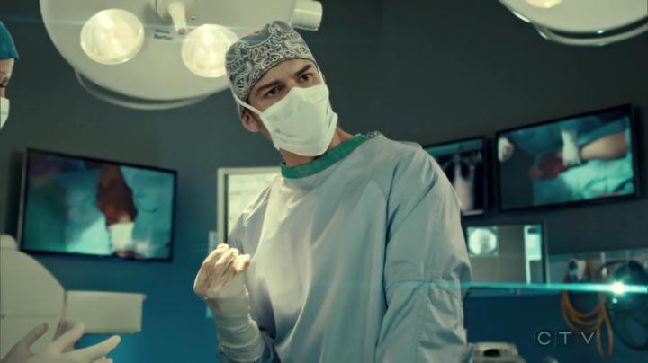 VampireDiariesWorld_dot_nl-SavingHope3x09-1220.jpg