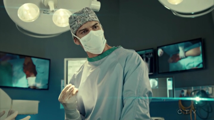 VampireDiariesWorld_dot_nl-SavingHope3x09-1221.jpg