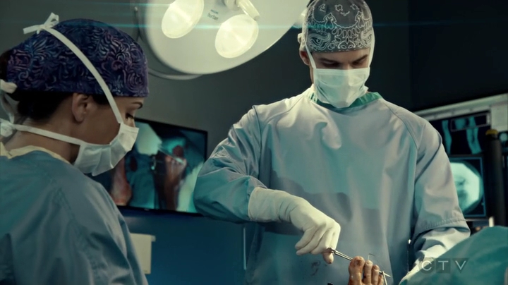 VampireDiariesWorld_dot_nl-SavingHope3x09-1703.jpg