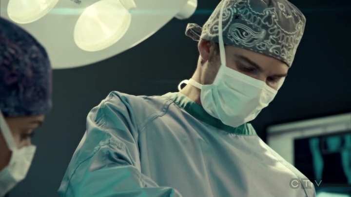 VampireDiariesWorld_dot_nl-SavingHope3x09-1717.jpg