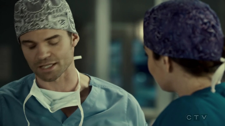 VampireDiariesWorld_dot_nl-SavingHope3x09-2027.jpg