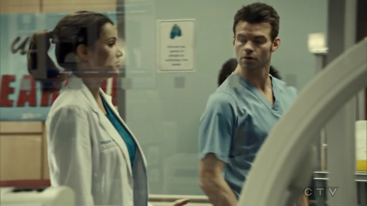 VampireDiariesWorld_dot_nl-SavingHope3x09-246.jpg