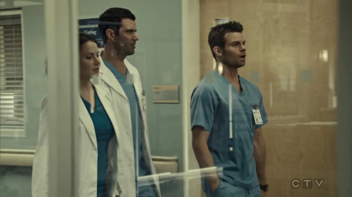 VampireDiariesWorld_dot_nl-SavingHope3x09-258.jpg