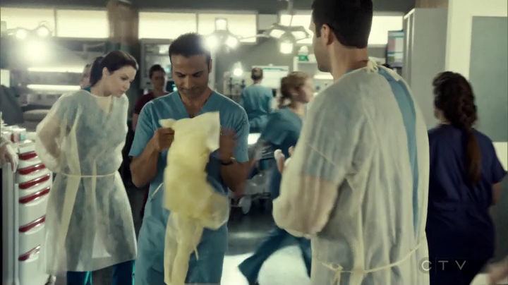 VampireDiariesWorld_dot_nl-SavingHope3x09-317.jpg