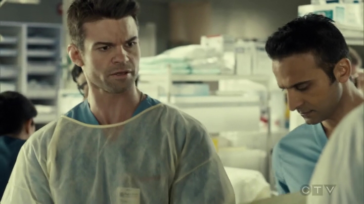 VampireDiariesWorld_dot_nl-SavingHope3x09-323.jpg