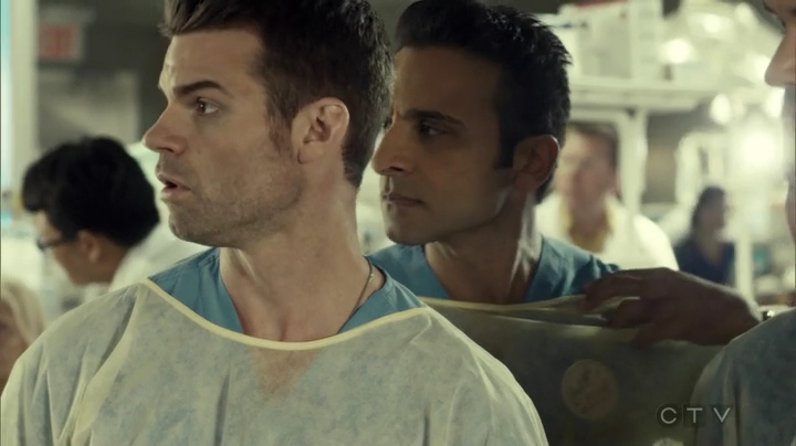 VampireDiariesWorld_dot_nl-SavingHope3x09-337.jpg