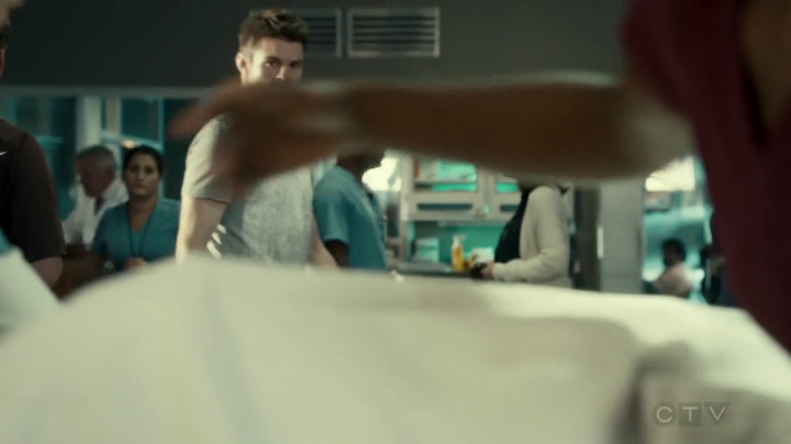 VampireDiariesWorld_dot_nl-SavingHope3x10-2124.jpg