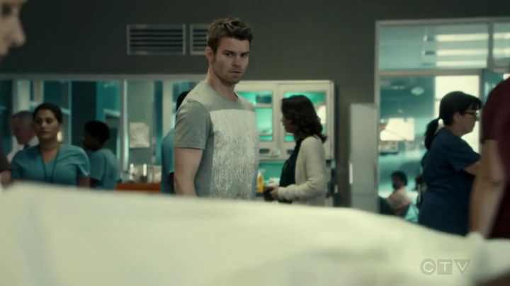 VampireDiariesWorld_dot_nl-SavingHope3x10-2125.jpg