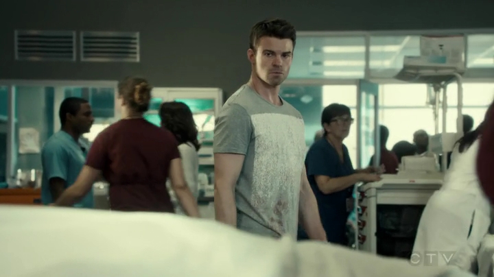 VampireDiariesWorld_dot_nl-SavingHope3x10-2127.jpg