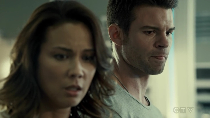 VampireDiariesWorld_dot_nl-SavingHope3x10-2141.jpg