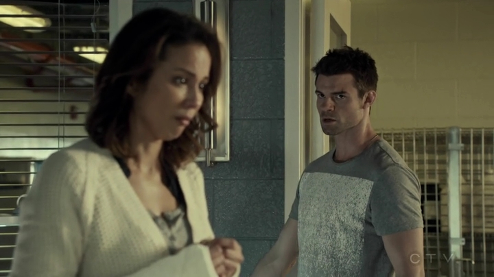 VampireDiariesWorld_dot_nl-SavingHope3x10-2293.jpg