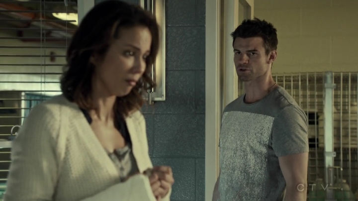 VampireDiariesWorld_dot_nl-SavingHope3x10-2295.jpg