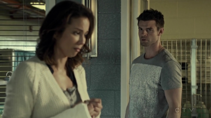 VampireDiariesWorld_dot_nl-SavingHope3x10-2296.jpg