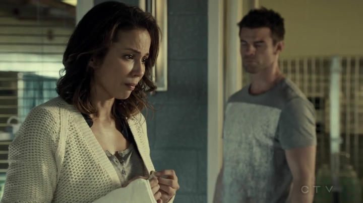 VampireDiariesWorld_dot_nl-SavingHope3x10-2300.jpg