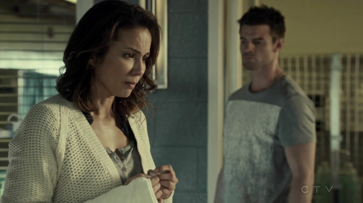 VampireDiariesWorld_dot_nl-SavingHope3x10-2302.jpg