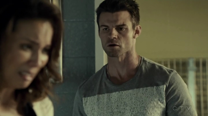 VampireDiariesWorld_dot_nl-SavingHope3x10-2315.jpg