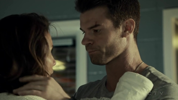 VampireDiariesWorld_dot_nl-SavingHope3x10-2336.jpg