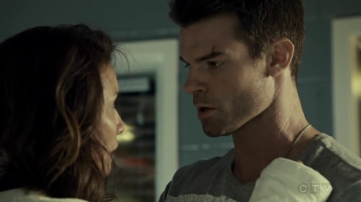 VampireDiariesWorld_dot_nl-SavingHope3x10-2337.jpg