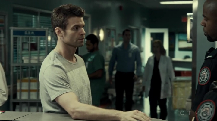 VampireDiariesWorld_dot_nl-SavingHope3x10-2351.jpg