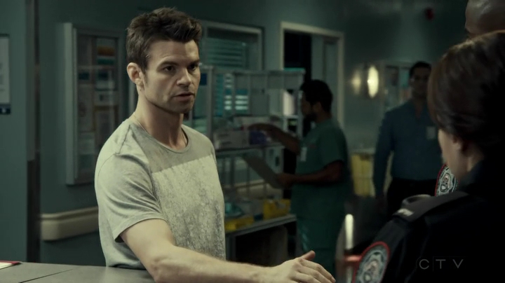 VampireDiariesWorld_dot_nl-SavingHope3x10-2352.jpg