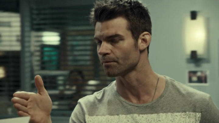 VampireDiariesWorld_dot_nl-SavingHope3x10-2360.jpg