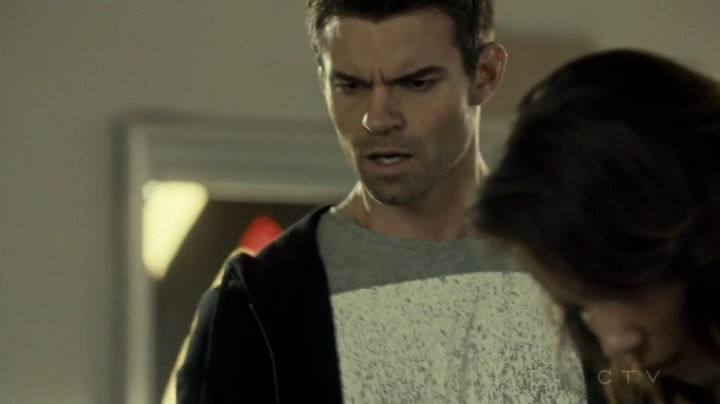 VampireDiariesWorld_dot_nl-SavingHope3x10-339.jpg