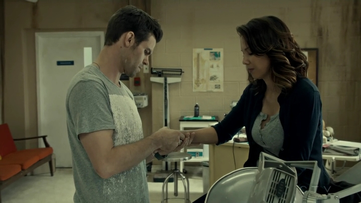 VampireDiariesWorld_dot_nl-SavingHope3x10-834.jpg