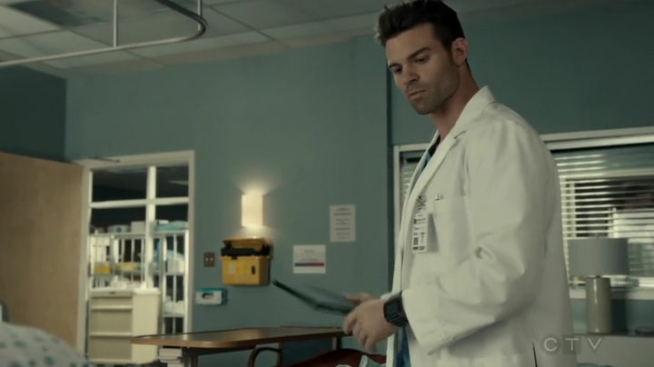 VampireDiariesWorld_dot_nl-SavingHope3x12-1259.jpg