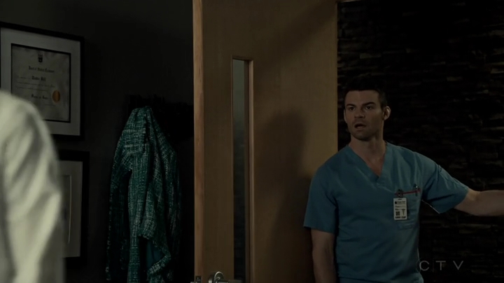 VampireDiariesWorld_dot_nl-SavingHope3x12-2300.jpg