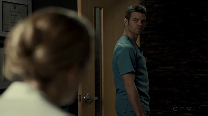 VampireDiariesWorld_dot_nl-SavingHope3x12-2337.jpg