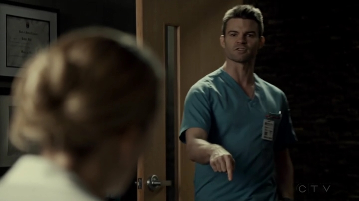 VampireDiariesWorld_dot_nl-SavingHope3x12-2346.jpg