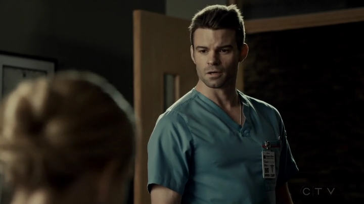 VampireDiariesWorld_dot_nl-SavingHope3x12-2376.jpg