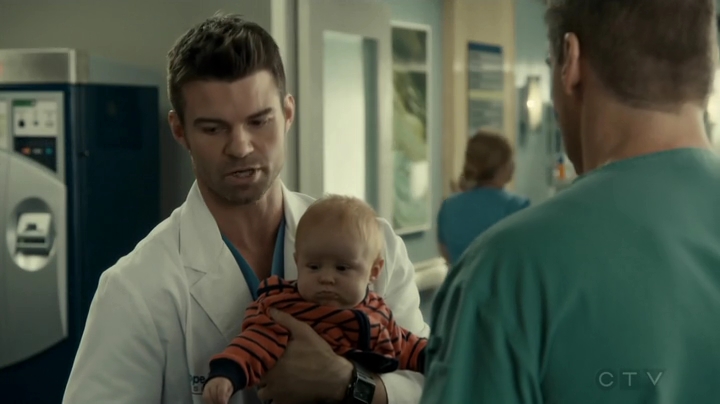 VampireDiariesWorld_dot_nl-SavingHope3x12-315.jpg