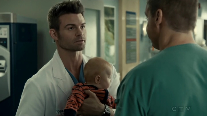 VampireDiariesWorld_dot_nl-SavingHope3x12-320.jpg