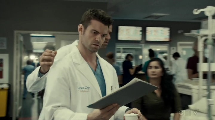 VampireDiariesWorld_dot_nl-SavingHope3x12-373.jpg