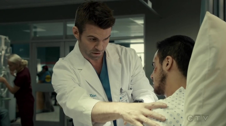 VampireDiariesWorld_dot_nl-SavingHope3x12-390.jpg