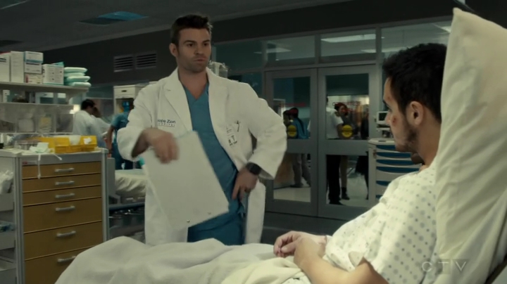 VampireDiariesWorld_dot_nl-SavingHope3x12-411.jpg