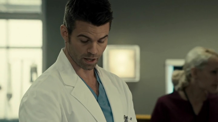 VampireDiariesWorld_dot_nl-SavingHope3x12-428.jpg