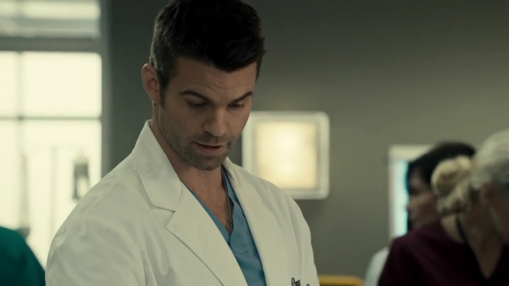 VampireDiariesWorld_dot_nl-SavingHope3x12-429.jpg