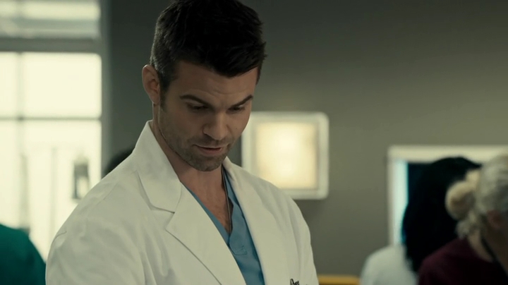 VampireDiariesWorld_dot_nl-SavingHope3x12-430.jpg