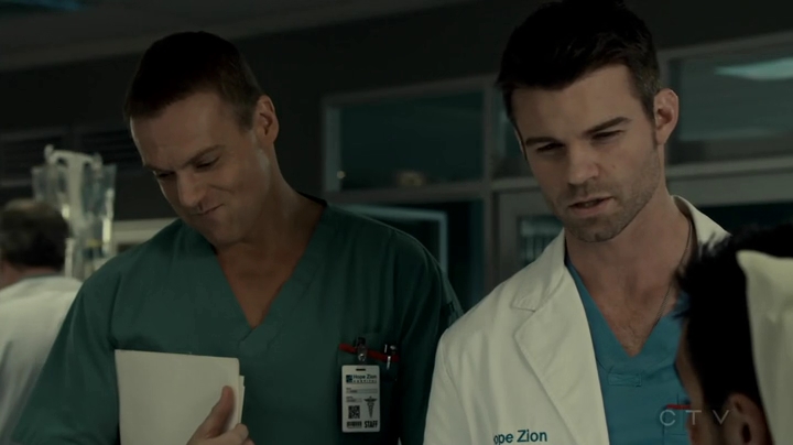 VampireDiariesWorld_dot_nl-SavingHope3x12-664.jpg