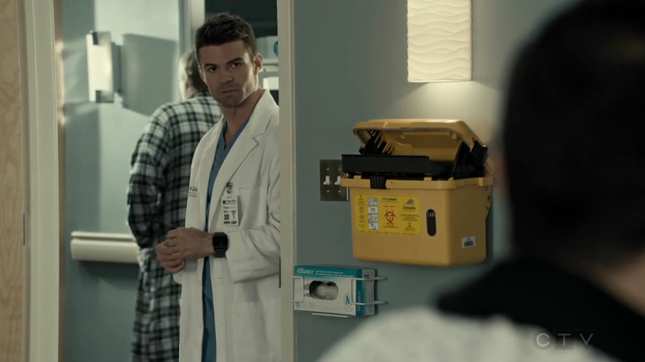 VampireDiariesWorld_dot_nl-SavingHope3x12-744.jpg