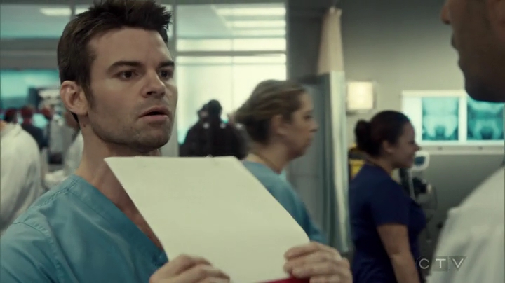 VampireDiariesWorld_dot_nl-SavingHope3x13-1081.jpg