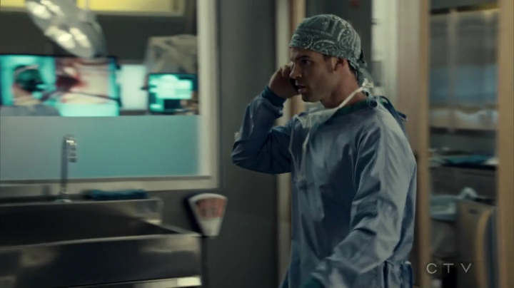 VampireDiariesWorld_dot_nl-SavingHope3x13-2028.jpg