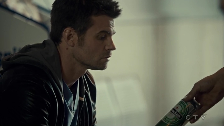 VampireDiariesWorld_dot_nl-SavingHope3x13-2333.jpg