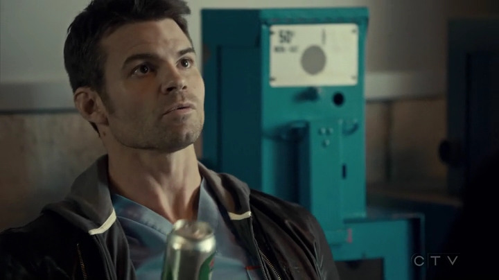 VampireDiariesWorld_dot_nl-SavingHope3x13-2341.jpg