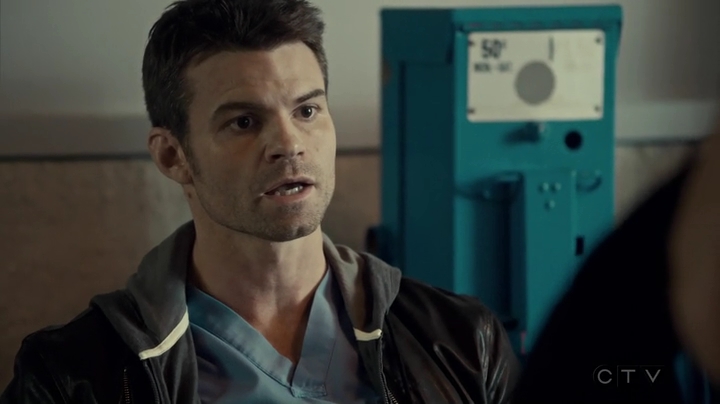 VampireDiariesWorld_dot_nl-SavingHope3x13-2345.jpg